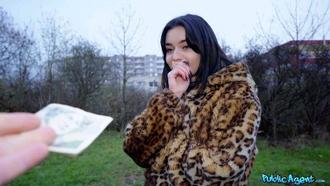  现金搭讪路人小姐姐 