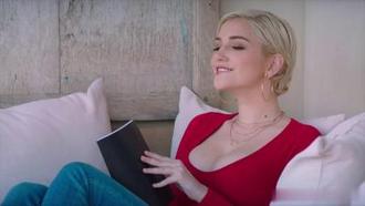  渴求黑巨根治疗！从未尝过BBC的她主动张开双腿，哀求大黑屌填满体内深处 